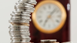 Проценты с подвохом: кого обяжут платить налог за вклады в 2025 году - Фото