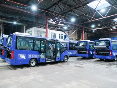 В Омске цены на проезд в автобусах подняли до 50 рублей