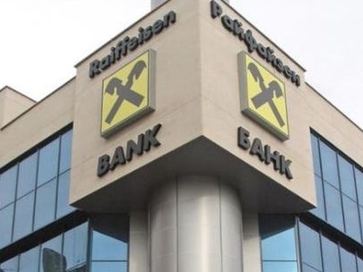 Raiffeisen Bank вместо ухода начал набирать сотрудников в России - Фото