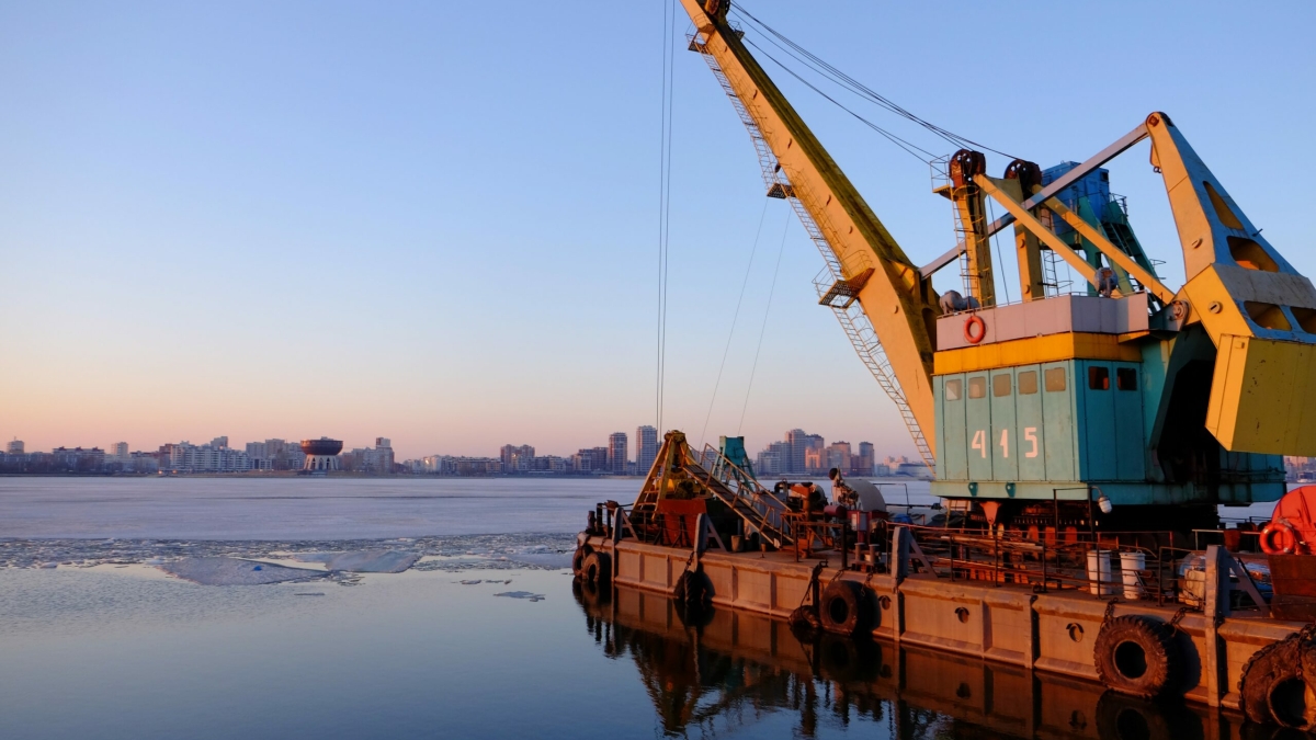 Укажите незамерзающий порт северного морского