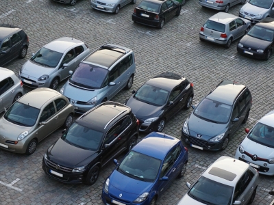 В Тобольске готовят три парковки на 370 машиномест из-за режима ЧС