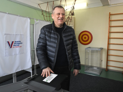 Губернатор Ленобласти проголосовал на выборах президента РФ