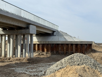 В Астраханской области готова первая часть моста через Широкий Банный