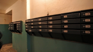 Россиянам пригрозили штрафами за хранение колясок в подъезде - Фото