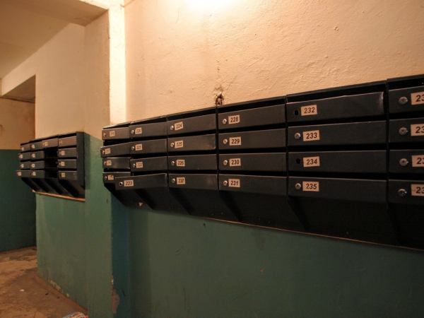 Россиянам пригрозили штрафами за хранение колясок в подъезде - Фото