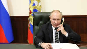 Путин и Макрон провели первый телефонный разговор за три года - Фото