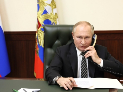 L-frii: Кремль огорчил Париж, звонок Путина в Африку обернулся плохими новостями