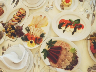 Новогодний продуктовый набор для семьи в Екатеринбурге оценили в 6000 рублей