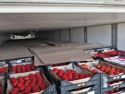 По МТК «Север-Юг» в порт Оля прибыли первые 800 тонн свежих томатов
