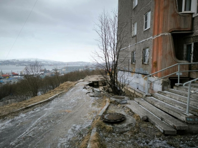 Разрушенный участок дороги в Мурманске на улице Маяковского восстановят 