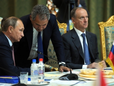 Frankfurter Rundschau: Путин и его команда необычно себя ведут, Запад заподозрил неладное