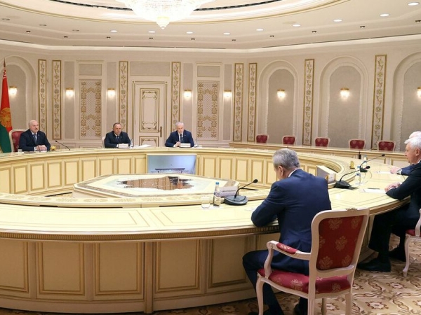 Белоруссия предложила Магадану создать СП по огранке алмазов - Фото