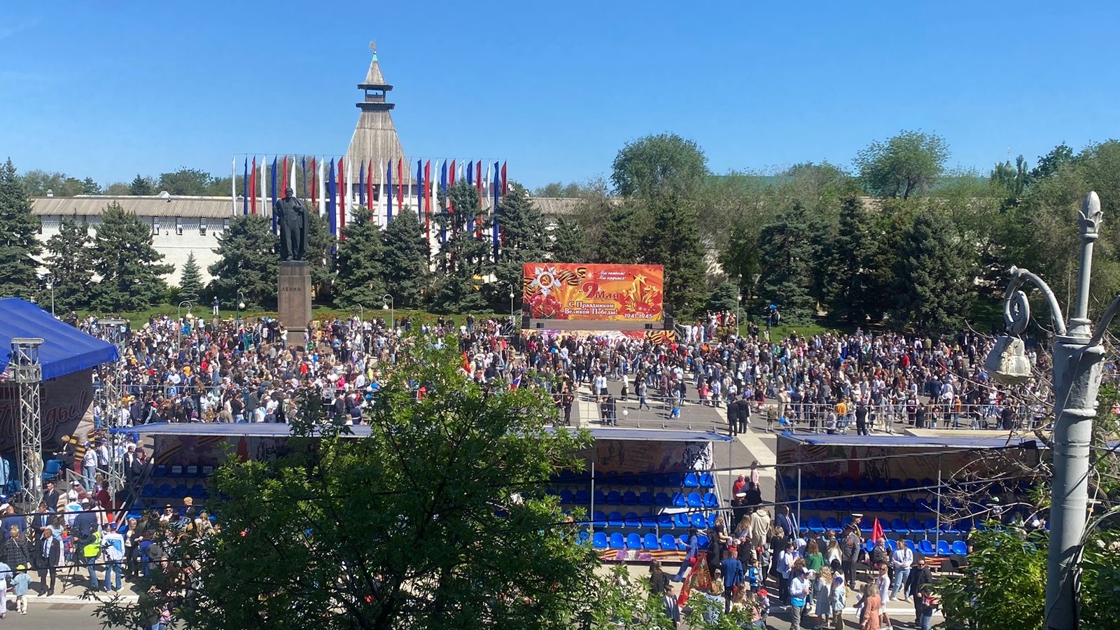 В Астрахани проходит военный парад в честь Дня Победы - АБН 24