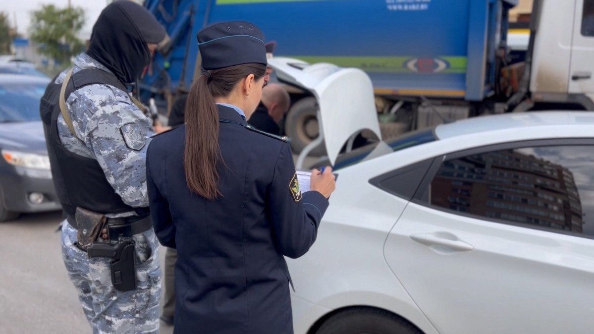 Астраханские автомобилисты прямо на дороге выплатили свыше 1 млн рублей по  долгам - АБН 24