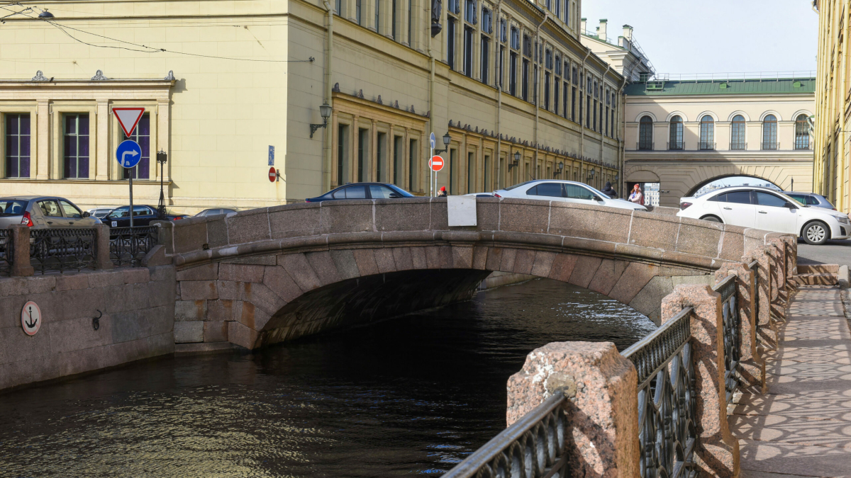 В Петербурге автобус с пассажирами упал в реку Мойку - АБН 24