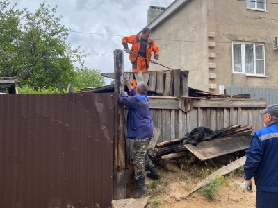 В Астрахани продолжается снос незаконно построенных объектов