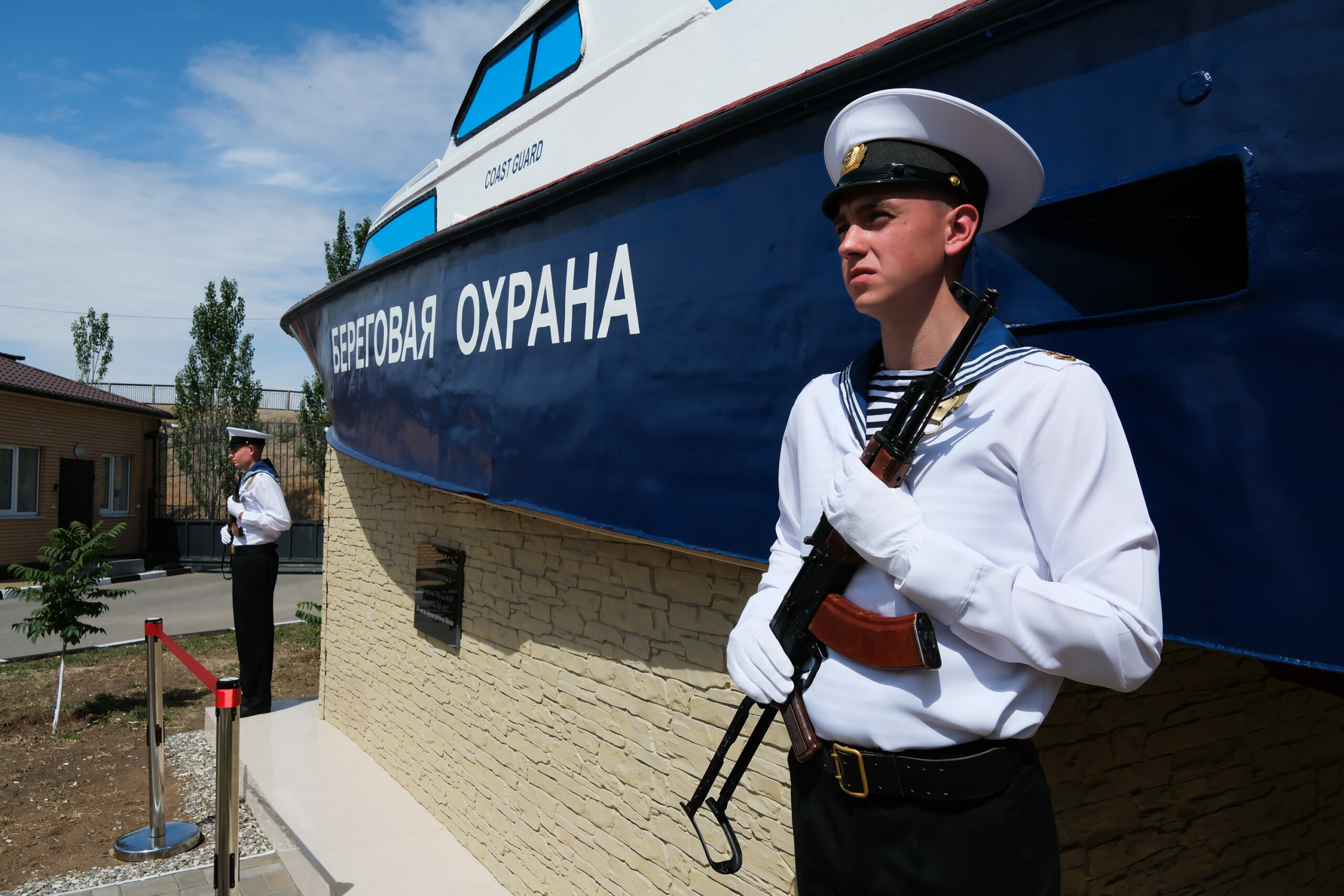 Памятник пограничному сторожевому судну «Катер» открыли в Астрахани - АБН 24