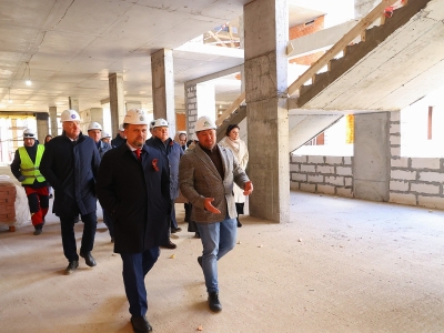 Губернатор Новгородской области проверил ход строительства школы в «Ивушках»