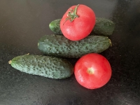 Экстремистам разрешили продавать огурцы с помидорами - Фото