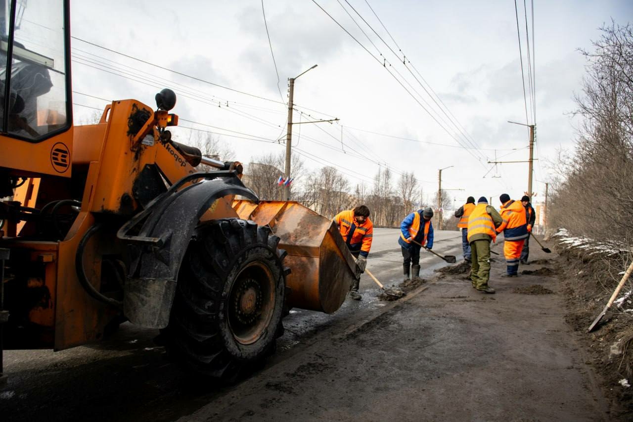 В Мурманске сотрудники УДХ вывезли 92 кубометра снега - АБН 24