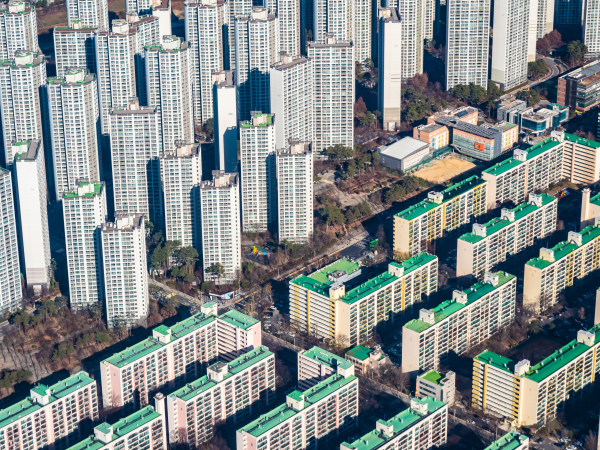 Дом-фантом: 93% новостроек РФ в 2025 году оказались бракованными - Фото