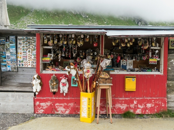 В России утвердили закон о сносе ларьков на частной земле - Фото