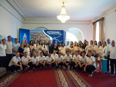 Губернатор Астраханской области поздравил гандболисток и ватерполистов с победами в сезоне