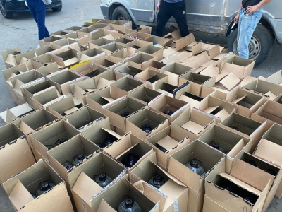 Полиция изъяла 45 тысяч литров самогона для наливаек Петербурга и Ленобласти