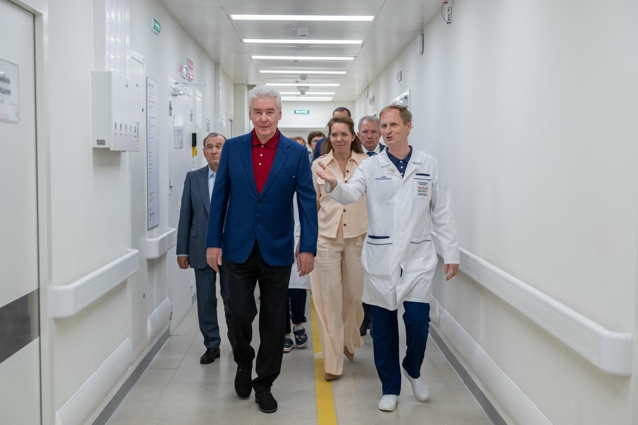 Больница кирова приемное отделение. Поликлиника 7 киров. Приемное отделение стационара. Поликлиника 1 киров дерендяева 97. Центральная городская больница 7 екатеринбург.