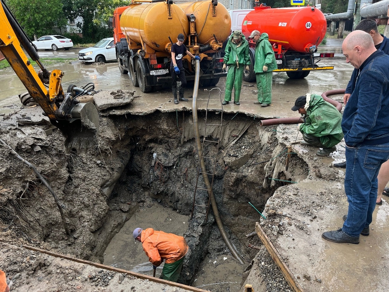 Авария на сетях вновь оставила астраханцев без воды - АБН 24