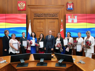 Еще восемь педагогов Калининградской области получили жилищные сертификаты