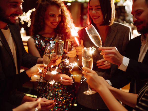 Авито: большинство петербуржцев проведут новогоднюю ночь дома - Фото