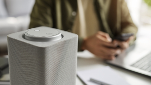 Слышит ли вас колонка: какие угрозы скрываются в «умных» устройствах