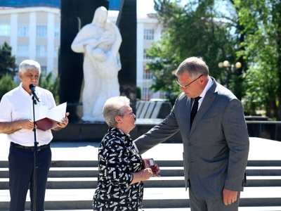 Игорь Бабушкин поздравил астраханских ветеранов боевых действий 