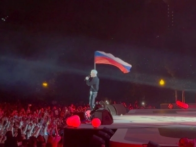 Певец прокомментировал жалобу общественницы на афиши из Екатеринбурга