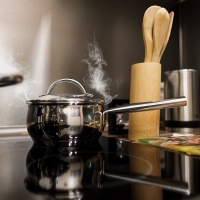 Домашний труд за деньги: закон о выплатах домохозяйкам вызвал споры