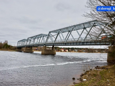 В Лужском районе Ленобласти перепустили движение с временного моста через Сабу