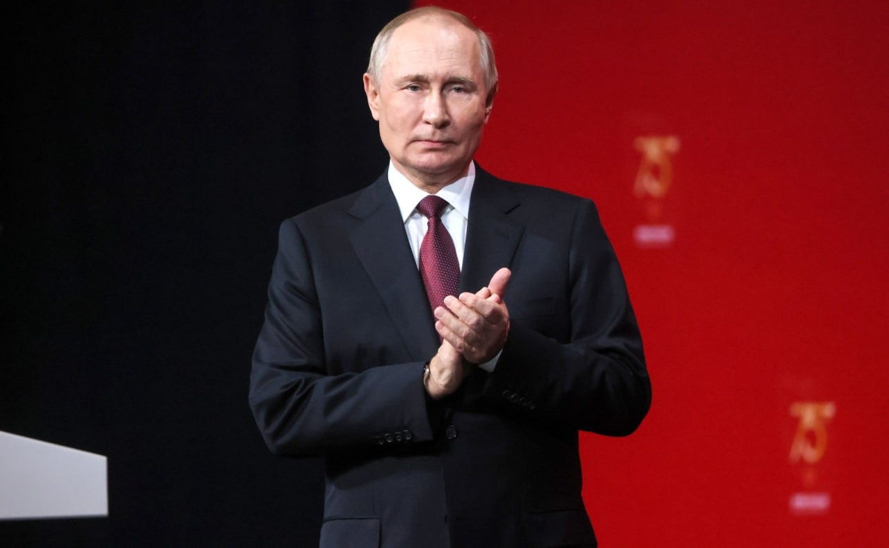 https://cdn.abnews.ru/storage/wp-content/uploads/2024/07/putin-aplodiruet.jpg__0_0x0.jpg