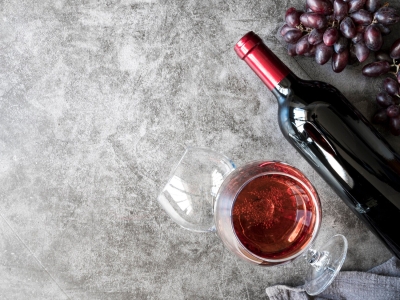 Алкогольный рынок: эксперт оценил рост цен на тихие и игристые вина 