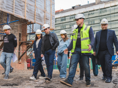 Андрей Чибис провел совещание со строителями кинотеатра «Родина»