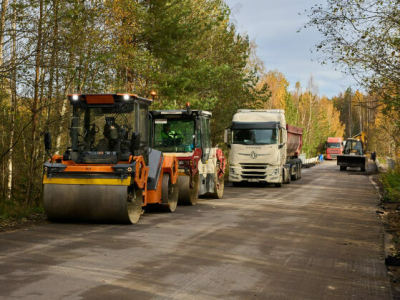 В Ленобласти продолжают ремонтировать дорогу в Ромашки