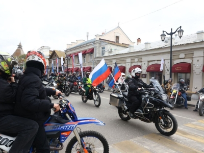 В Астрахани прошел мотозаезд в честь двухлетия со дня воссоединения Донбасса и Новороссии с Россией 