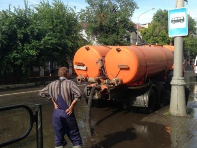 В Астрахани на улице Ленина начали реконструкцию ливневки