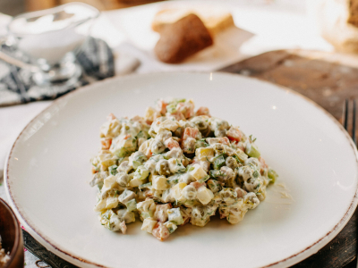 Старый «Оливье» отменяется: какие блюда россиянам приготовить на Новый год