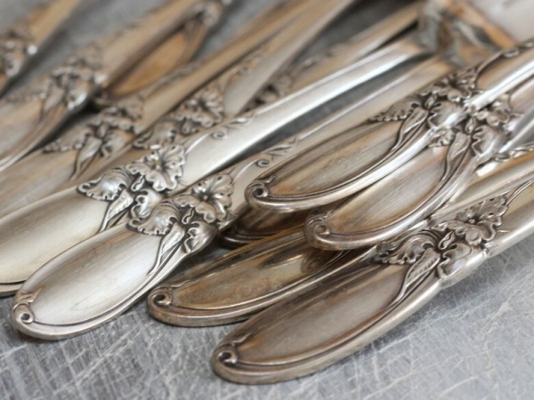 Серебро по цене золота: металл продолжает дорожать - Фото