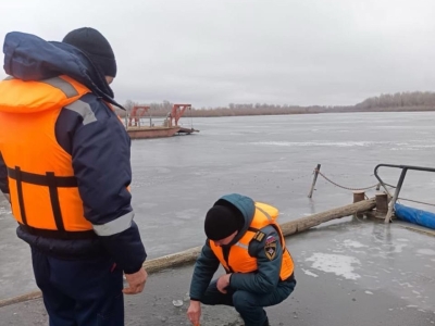 В астраханском МЧС напомнили правила безопасного нахождения на льду