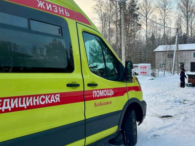 Петербург подарил Ленобласти машину скорой помощи