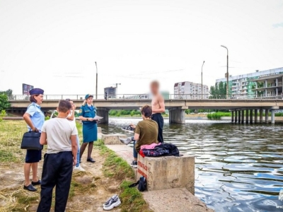 Полицейские поймали купающихся в запретных водах астраханцев