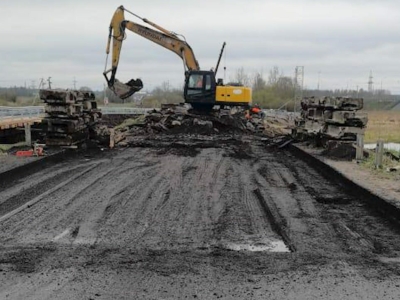 Под Гатчиной на реке Ижора начали демонтаж старого моста