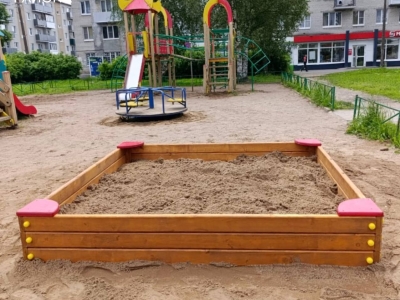 В Тосненском районе отремонтировали площадку для детей